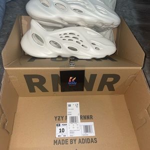 adidas Yeezy Foam RNNR “Ararat”
